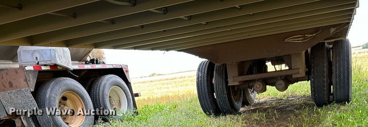 image for item DV2818 2000 Wilson livestock trailer