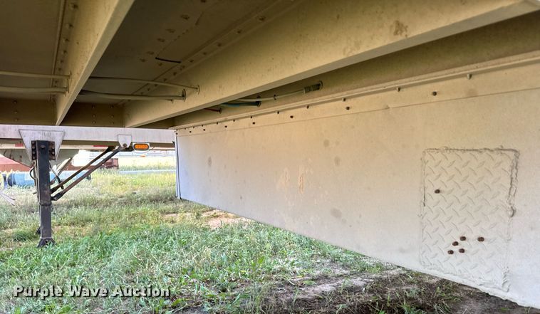 image for item DV2818 2000 Wilson livestock trailer