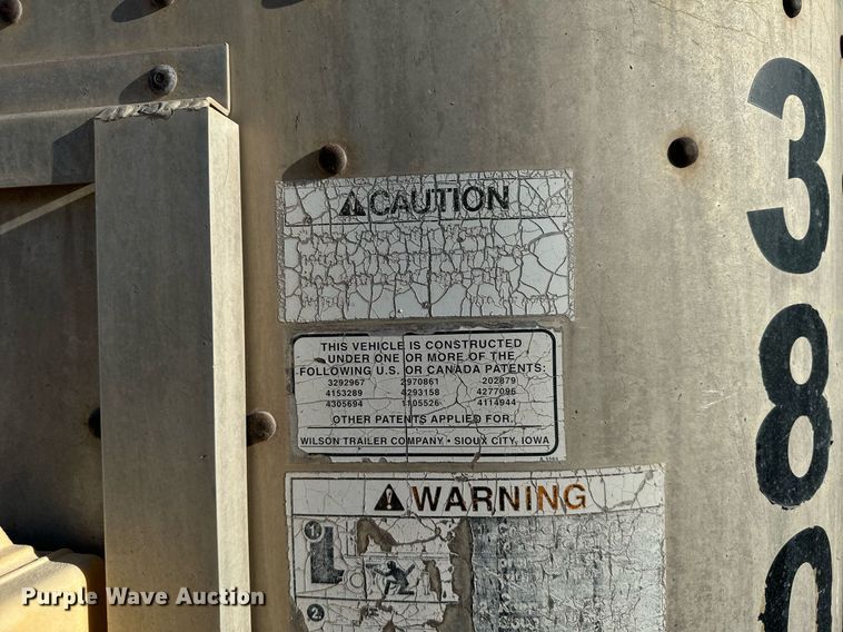 image for item DV2818 2000 Wilson livestock trailer