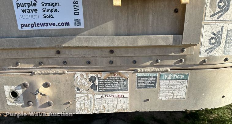 image for item DV2818 2000 Wilson livestock trailer