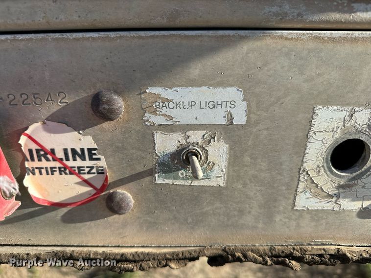 image for item DV2818 2000 Wilson livestock trailer