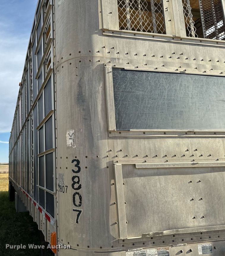image for item DV2818 2000 Wilson livestock trailer