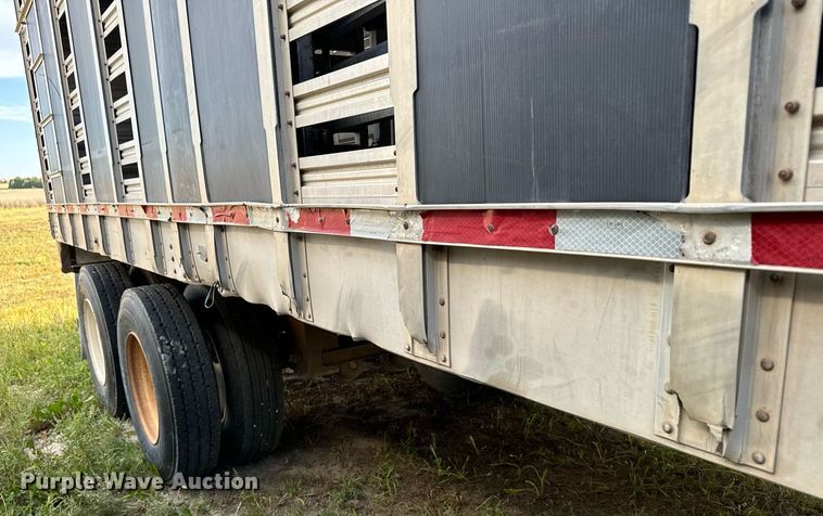image for item DV2818 2000 Wilson livestock trailer