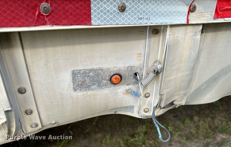 image for item DV2818 2000 Wilson livestock trailer