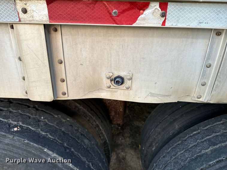 image for item DV2818 2000 Wilson livestock trailer