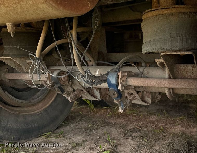 image for item DV2818 2000 Wilson livestock trailer