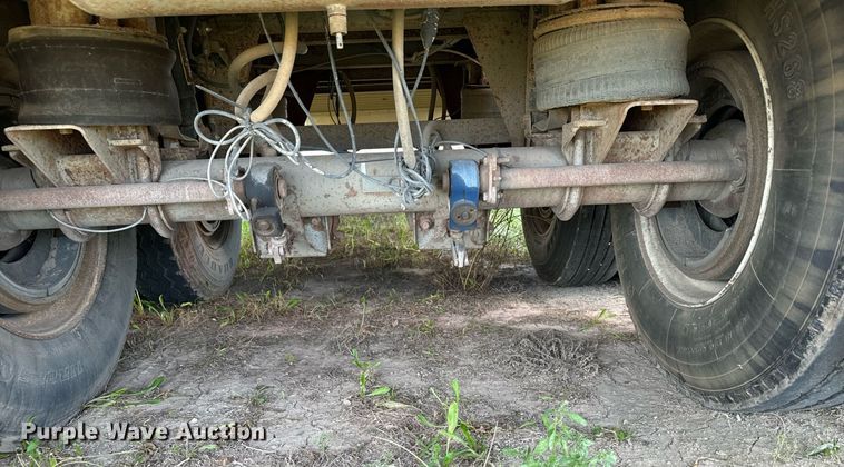 image for item DV2818 2000 Wilson livestock trailer