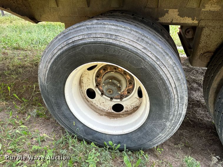 image for item DV2818 2000 Wilson livestock trailer