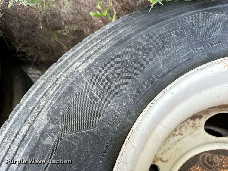 image for item DV2818 2000 Wilson livestock trailer