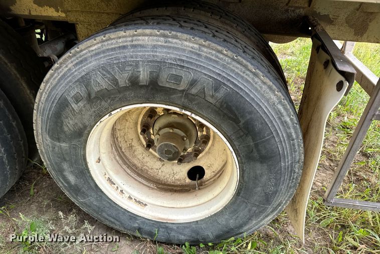 image for item DV2818 2000 Wilson livestock trailer