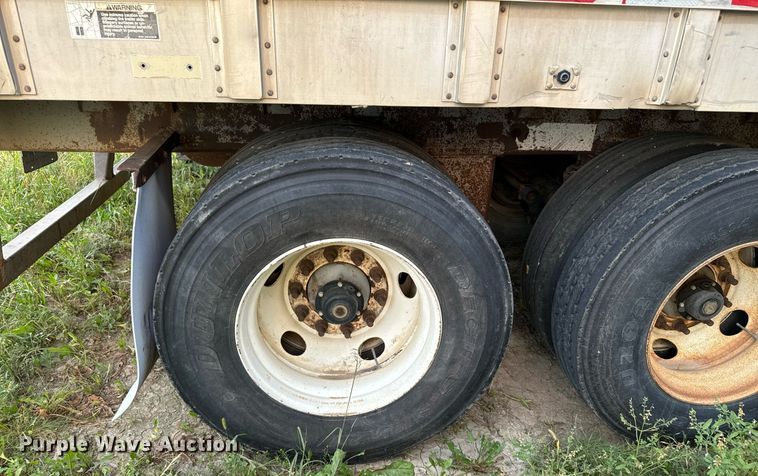image for item DV2818 2000 Wilson livestock trailer