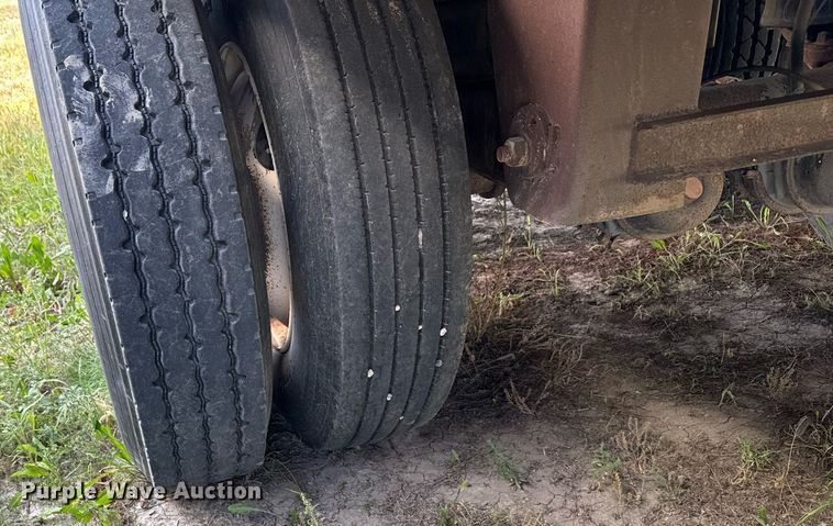 image for item DV2818 2000 Wilson livestock trailer