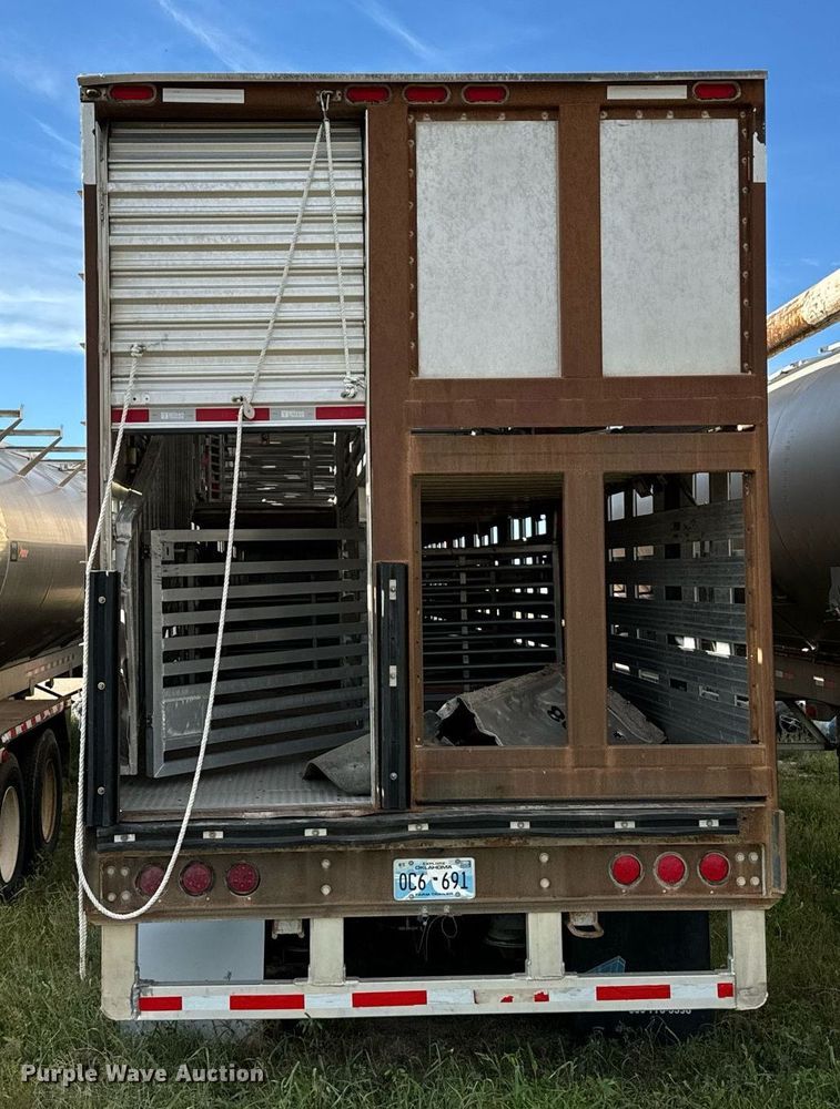 image for item DV2820 2007 Barrett livestock trailer