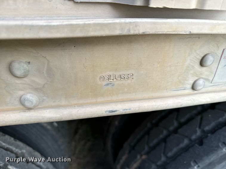 image for item DV2820 2007 Barrett livestock trailer