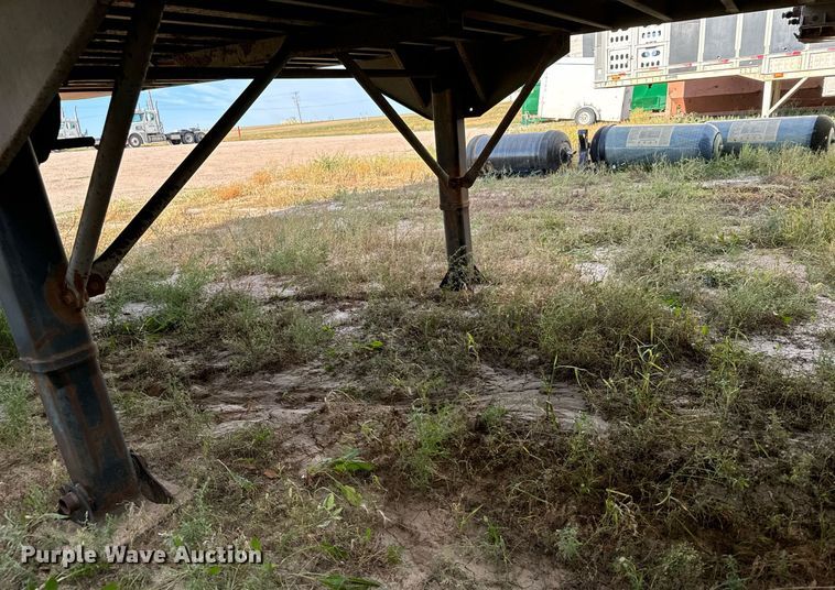 image for item DV2820 2007 Barrett livestock trailer