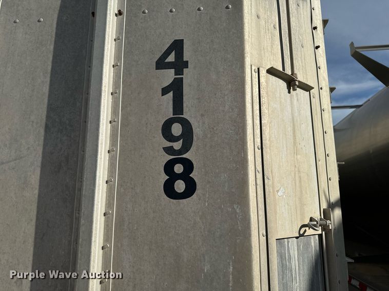 image for item DV2820 2007 Barrett livestock trailer