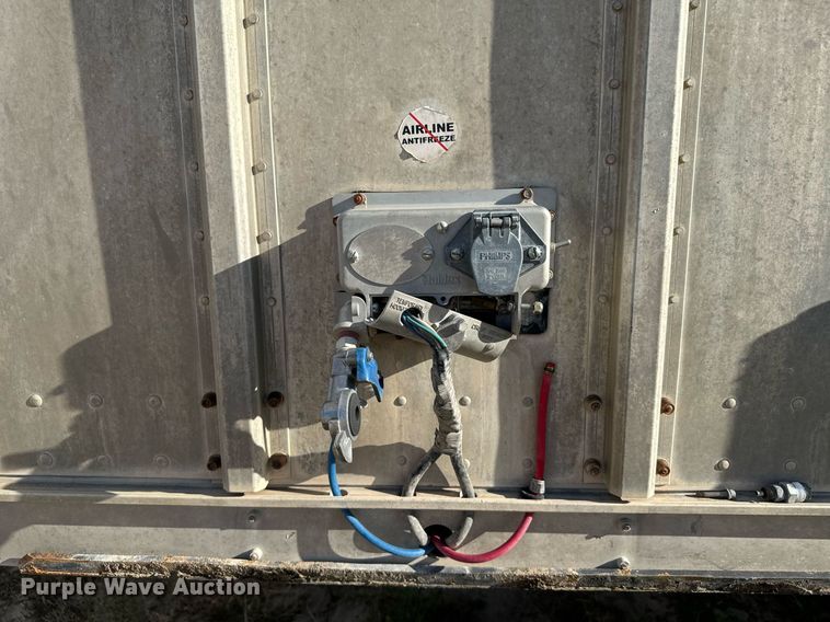 image for item DV2820 2007 Barrett livestock trailer