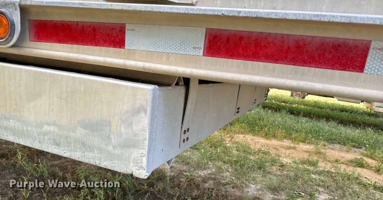 image for item DV2820 2007 Barrett livestock trailer