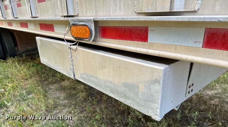 image for item DV2820 2007 Barrett livestock trailer