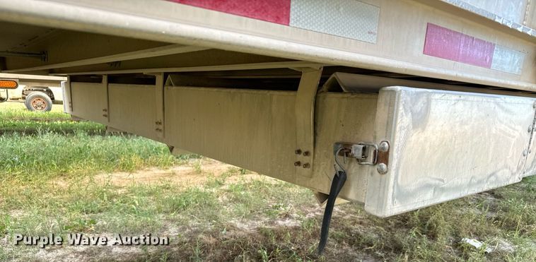 image for item DV2820 2007 Barrett livestock trailer