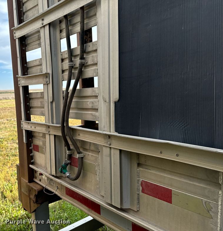 image for item DV2820 2007 Barrett livestock trailer