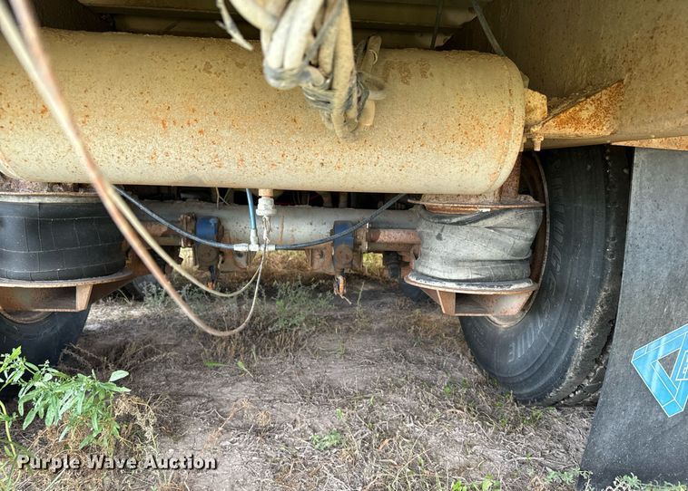 image for item DV2820 2007 Barrett livestock trailer