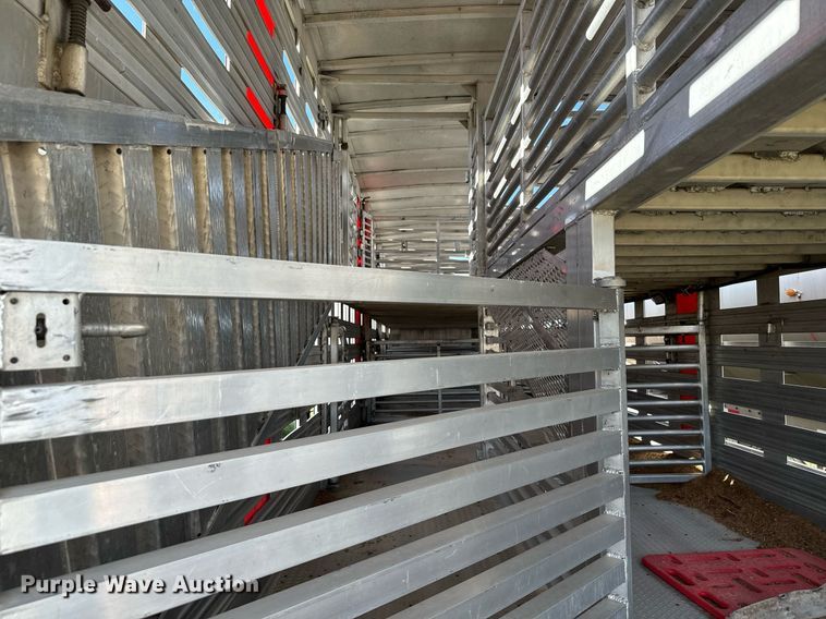 image for item DV2820 2007 Barrett livestock trailer