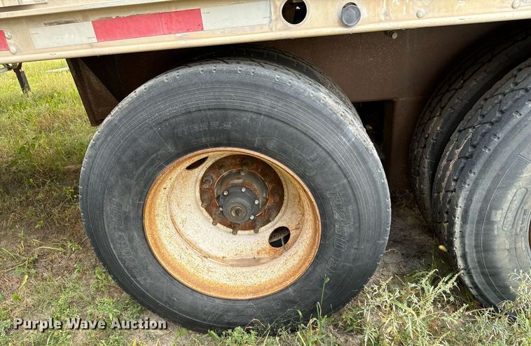 image for item DV2820 2007 Barrett livestock trailer