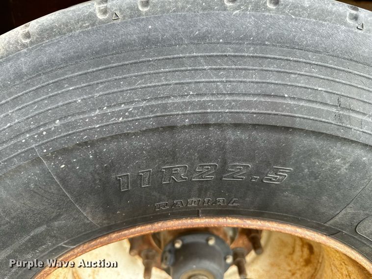 image for item DV2820 2007 Barrett livestock trailer