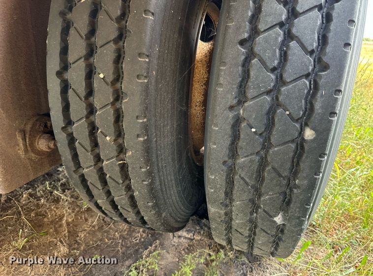 image for item DV2820 2007 Barrett livestock trailer