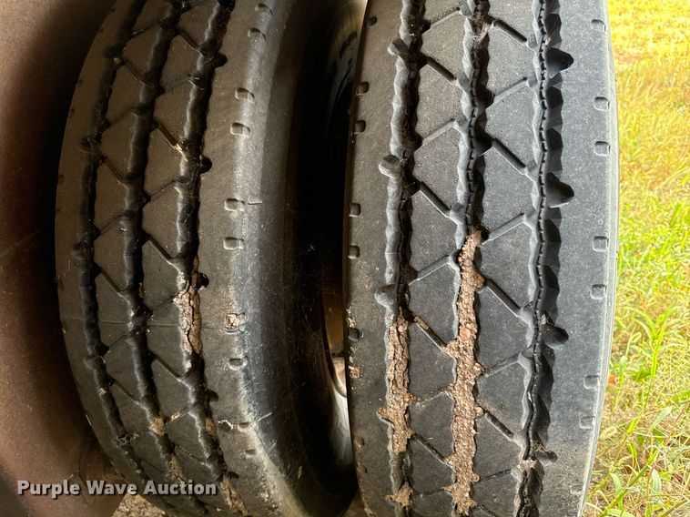 image for item DV2820 2007 Barrett livestock trailer