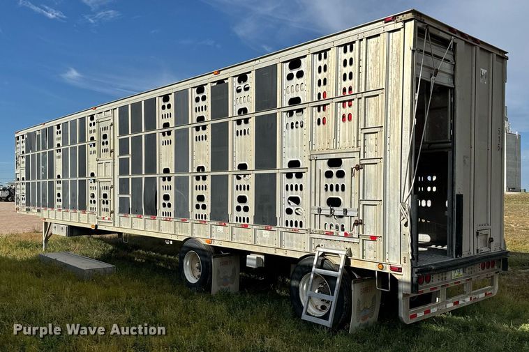 image for item DV2821 2003 Barrett livestock trailer