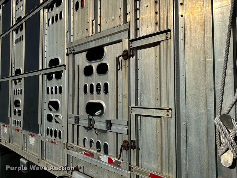 image for item DV2821 2003 Barrett livestock trailer