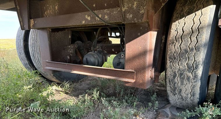 image for item DV2821 2003 Barrett livestock trailer