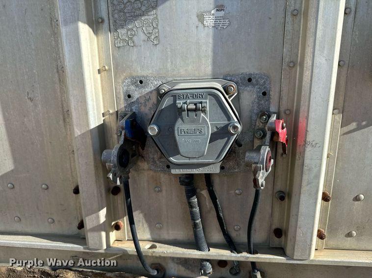 image for item DV2821 2003 Barrett livestock trailer