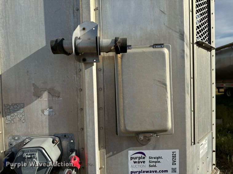 image for item DV2821 2003 Barrett livestock trailer