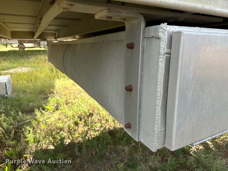 image for item DV2821 2003 Barrett livestock trailer