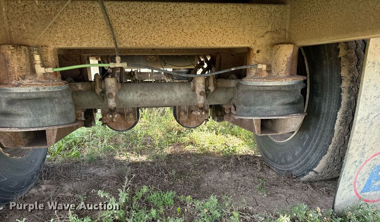 image for item DV2821 2003 Barrett livestock trailer