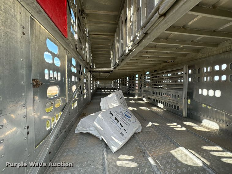 image for item DV2821 2003 Barrett livestock trailer