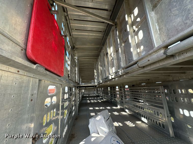 image for item DV2821 2003 Barrett livestock trailer