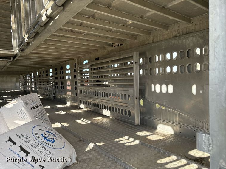 image for item DV2821 2003 Barrett livestock trailer