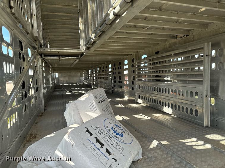 image for item DV2821 2003 Barrett livestock trailer