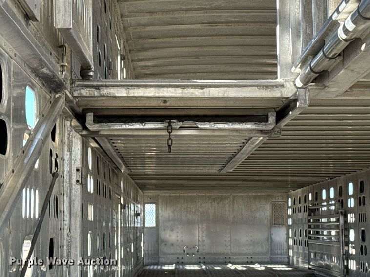 image for item DV2821 2003 Barrett livestock trailer