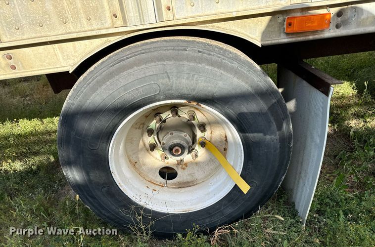 image for item DV2821 2003 Barrett livestock trailer