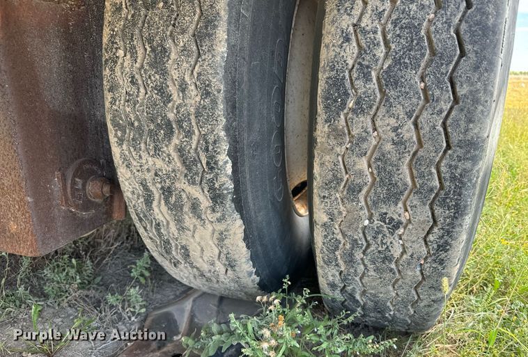 image for item DV2821 2003 Barrett livestock trailer