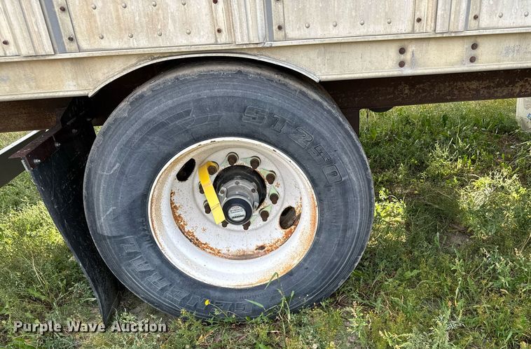 image for item DV2821 2003 Barrett livestock trailer