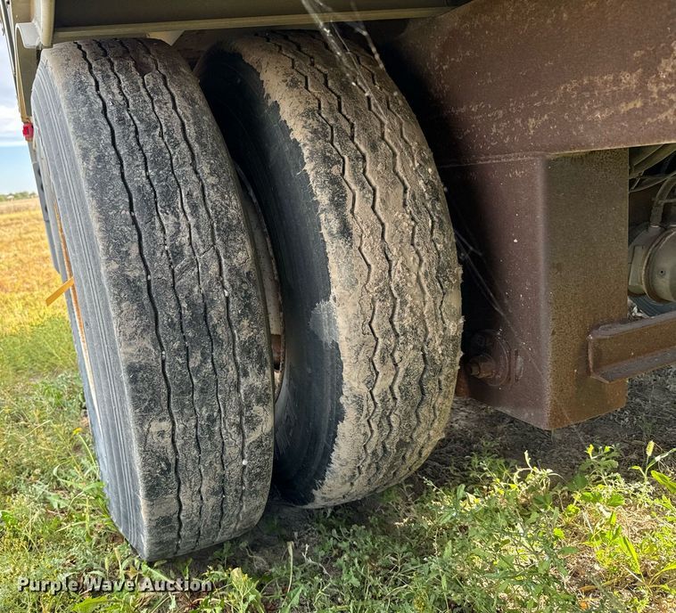 image for item DV2821 2003 Barrett livestock trailer