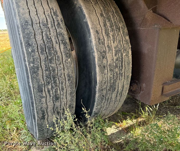 image for item DV2821 2003 Barrett livestock trailer