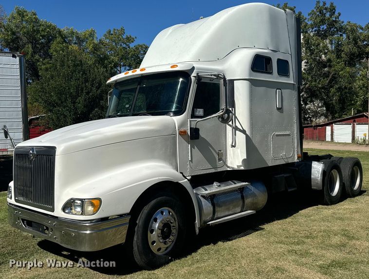 image for item DV2833 2007 International  9400i semi truck