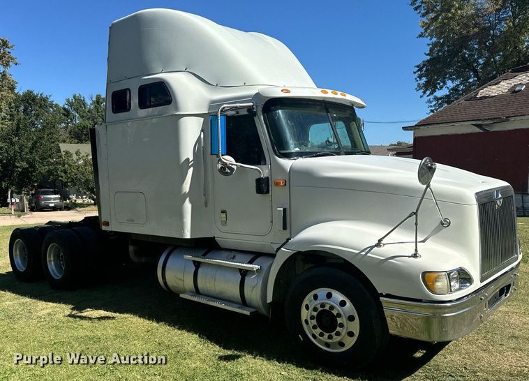 image for item DV2833 2007 International  9400i semi truck